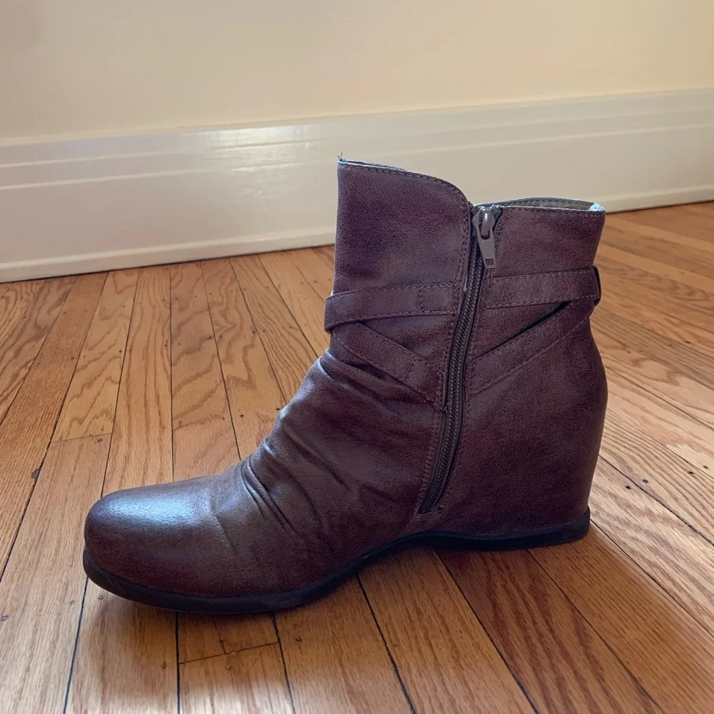 Baretraps Wedge Bootie - Picture 8 of 9
